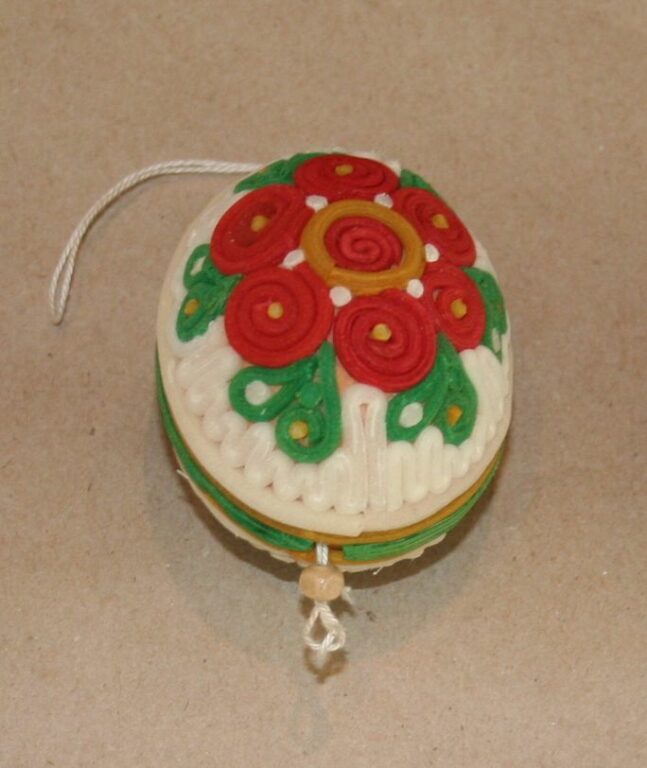 kraslica oblepovaná sietinou slepačia závesná