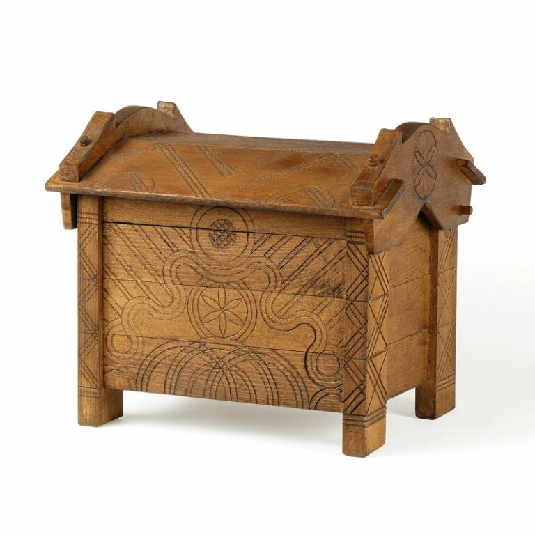 Súsek drevený vyrezávaný