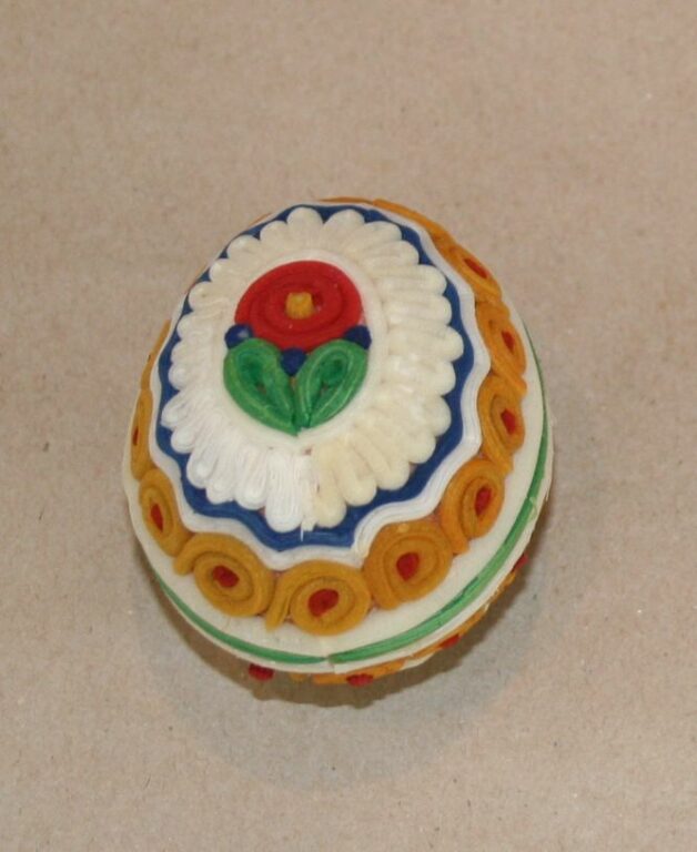 kraslica oblepovaná sietinou slepačia