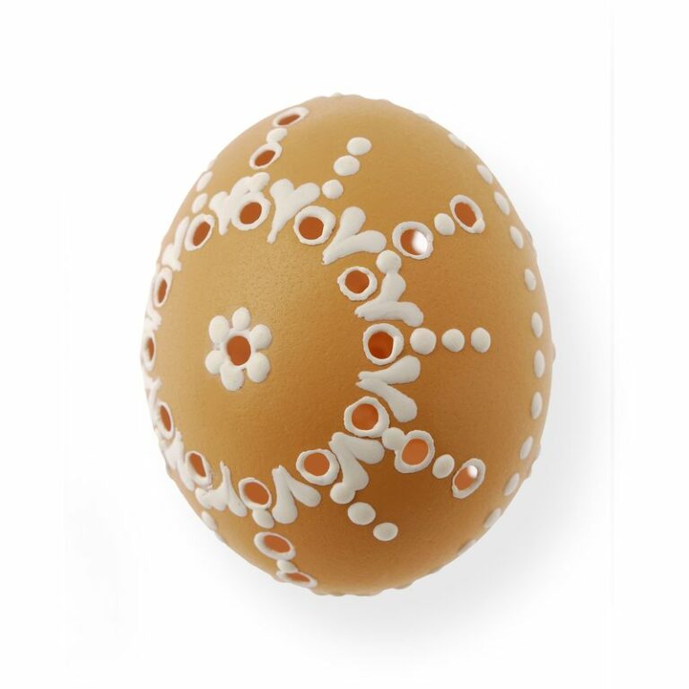 Kraslica vyrezávaná zdobená voskom