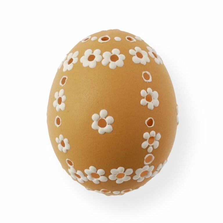 Kraslica vyrezávaná zdobená voskom