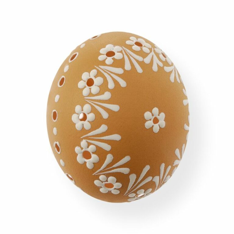 Kraslica vyrezávaná zdobená voskom