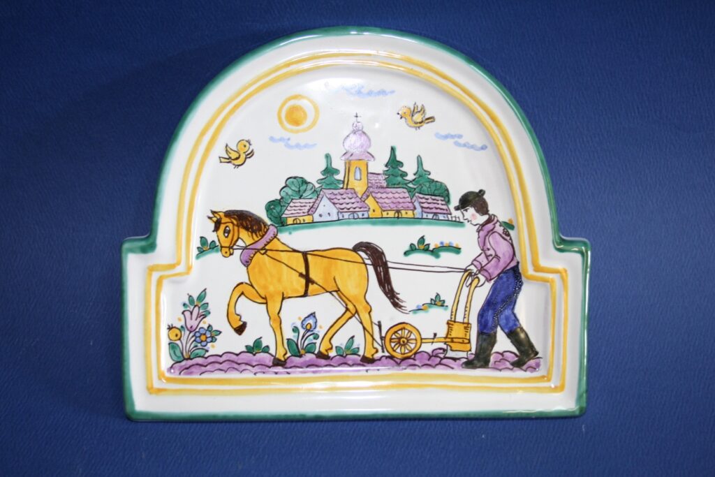 kachlica majoliková figurálny motív