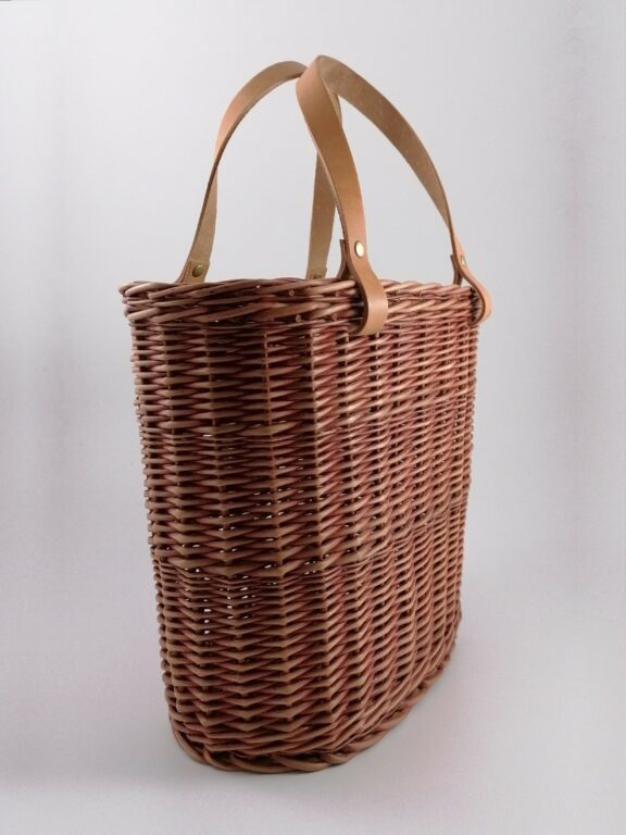 Košík prútený s koženými rúčkami kónický – červený