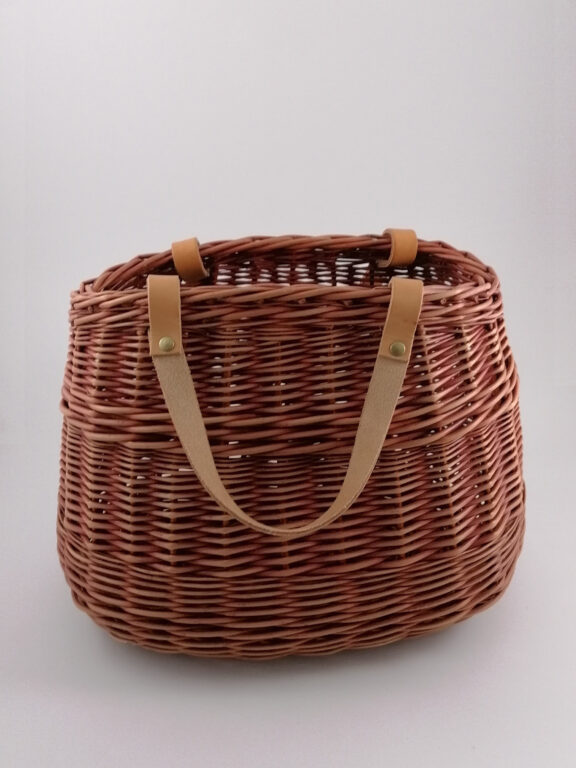 Košík prútený s koženými rúčkami baňatý – červený