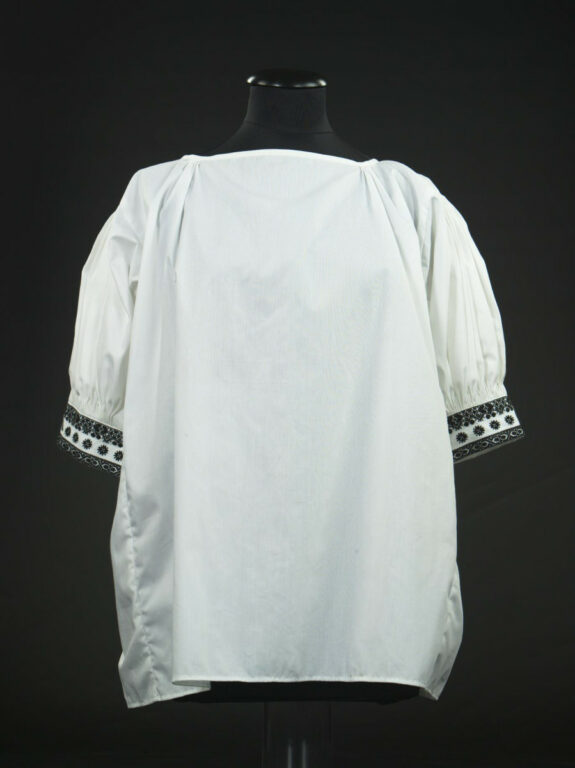 Rukávce vyšívané