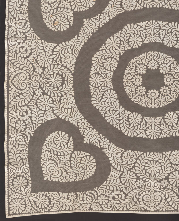 Obrus s trakovickou aplikáciou