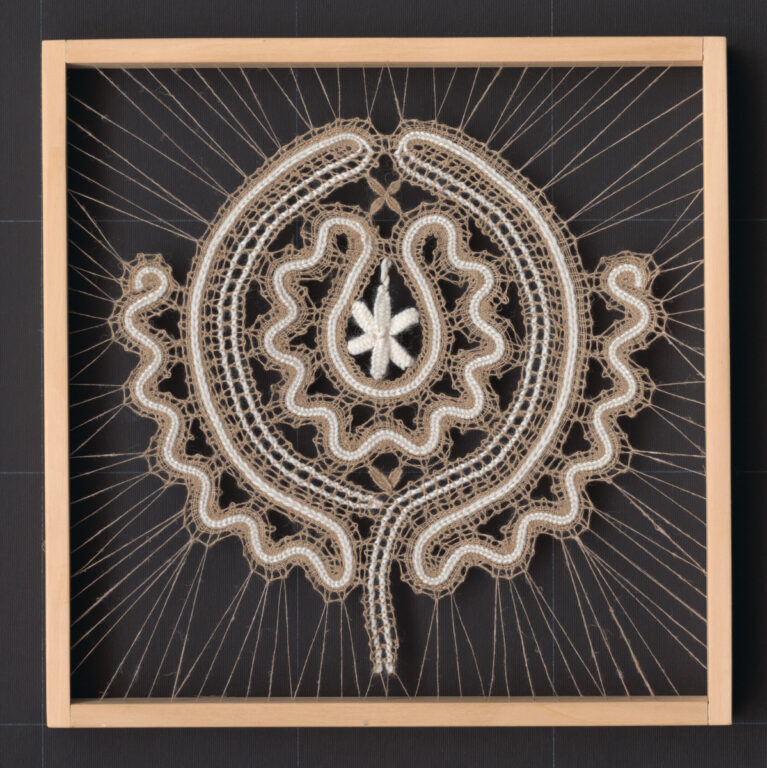 Obrázok s paličkovanou čipkou