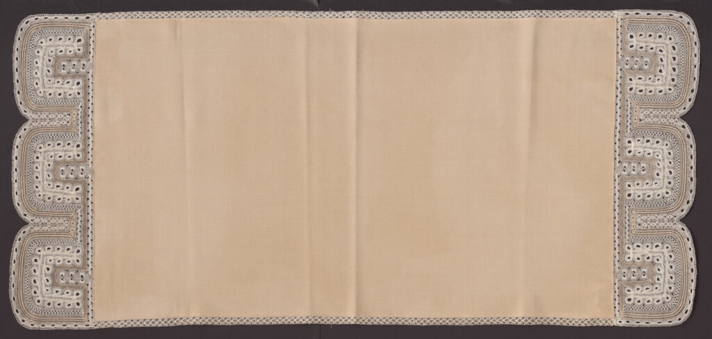 Prikrývka s čipkou