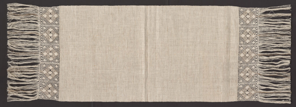 Prikrývka s paličkovanou čipkou