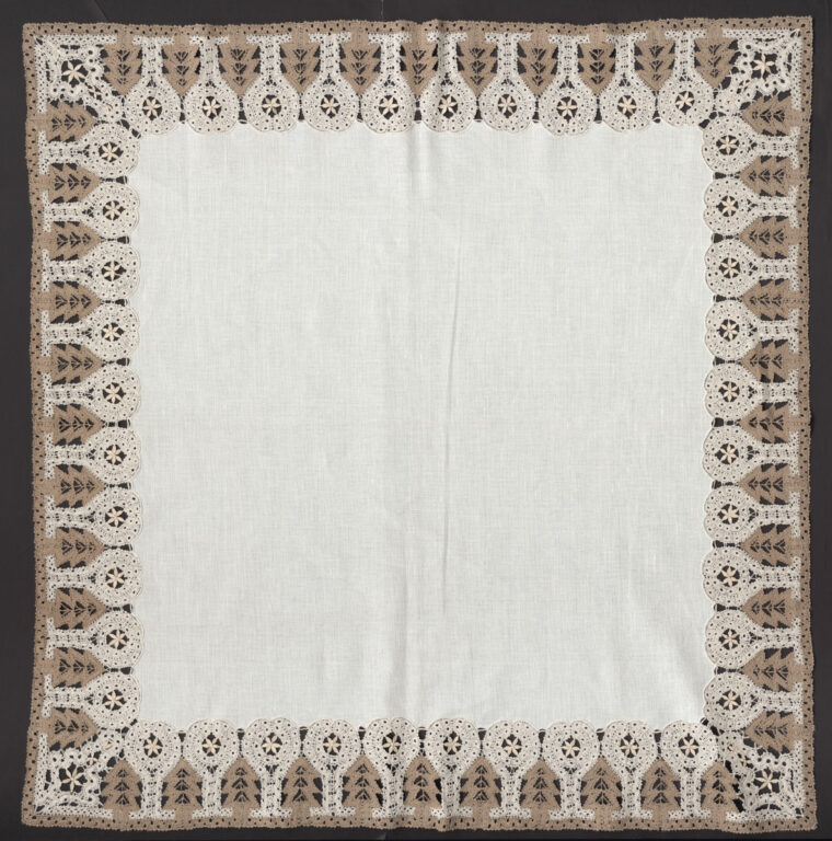 Prikrývka s čipkou