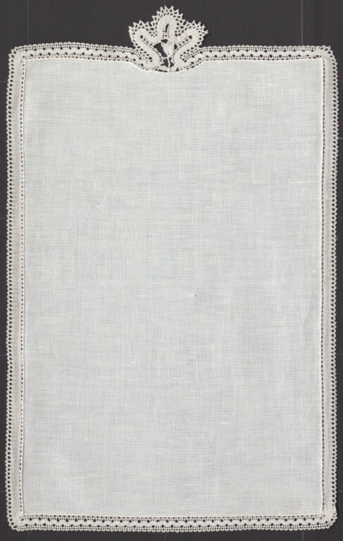 Prikrývka s paličkovanou čipkou