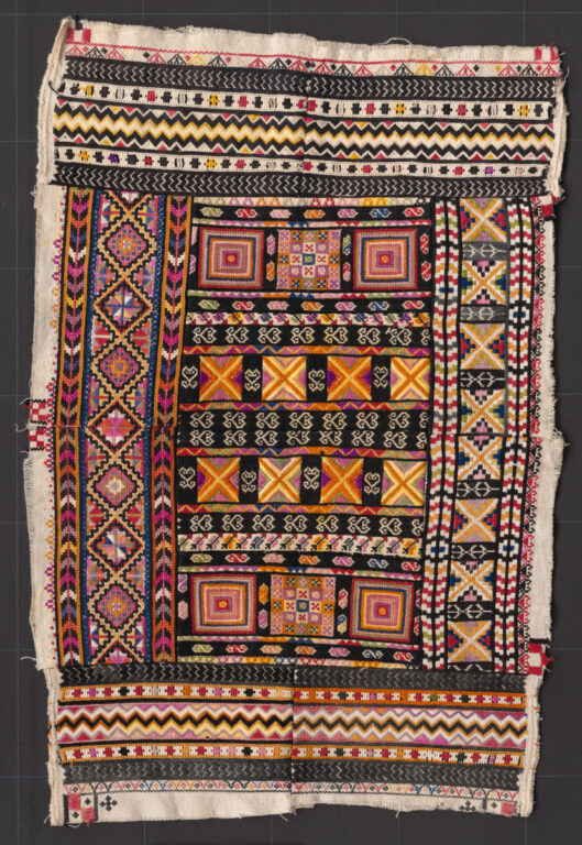 Vzorník – výšivky z čepcov