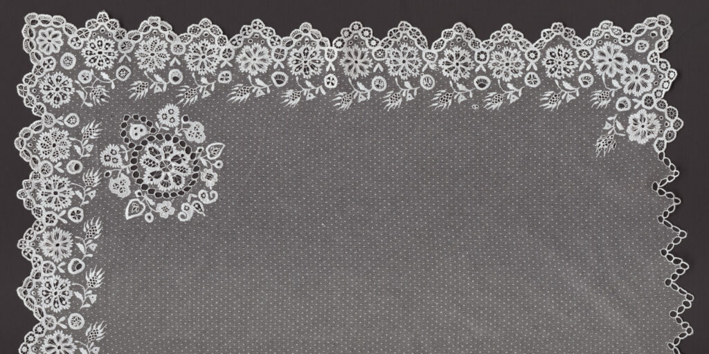 Šatka vyšívaná na tyle