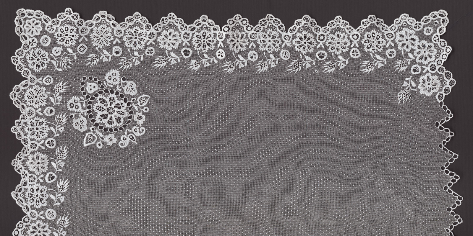 Šatka vyšívaná na tyle