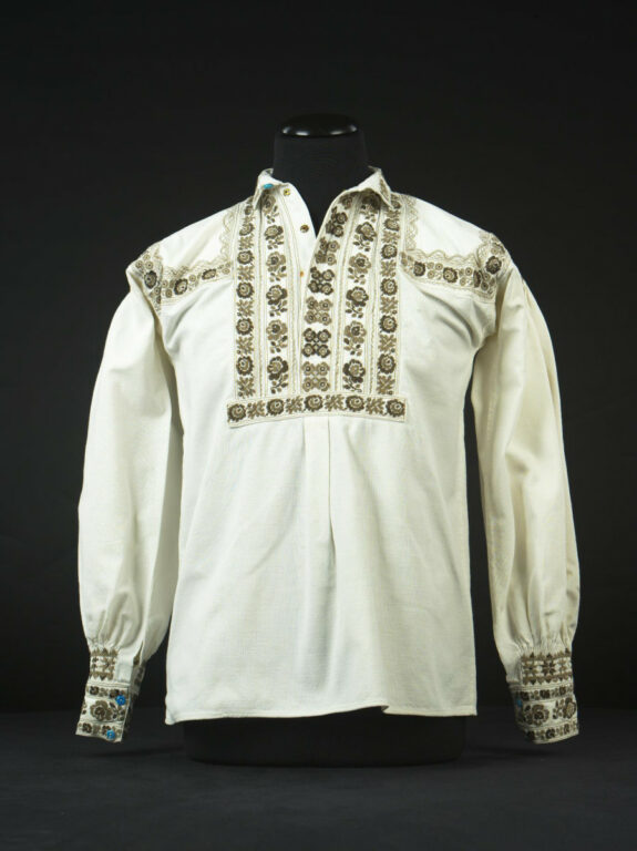 Košeľa vyšívaná