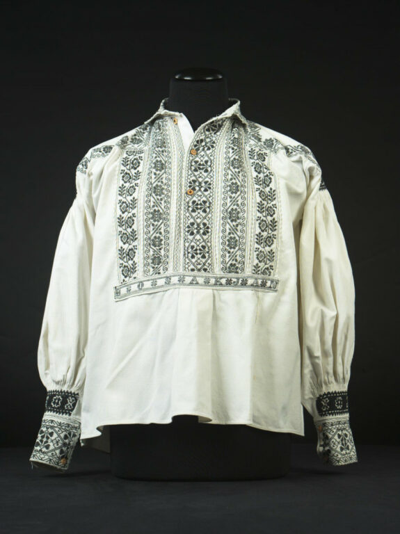 Košeľa vyšívaná