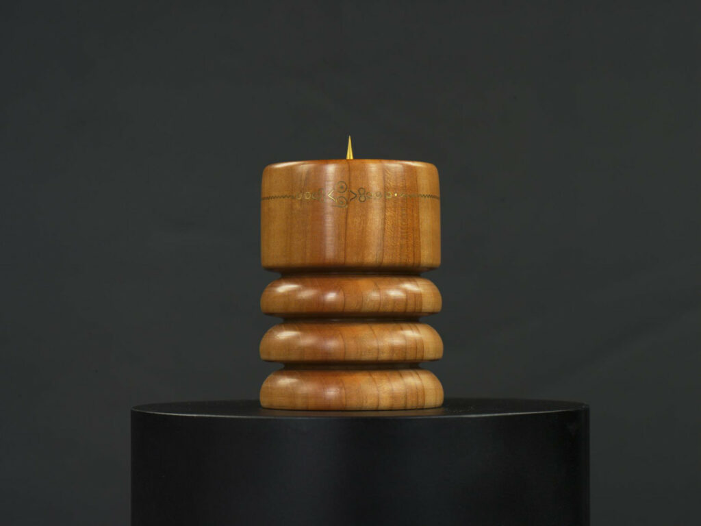 Svietnik sústružený