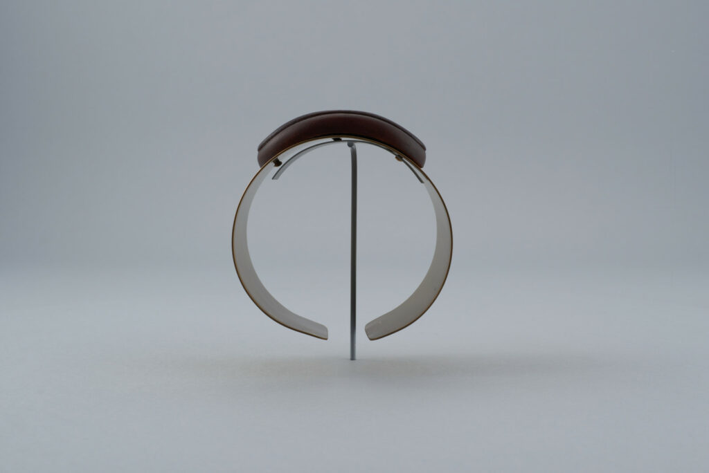 Náramok z mosadze a dreva