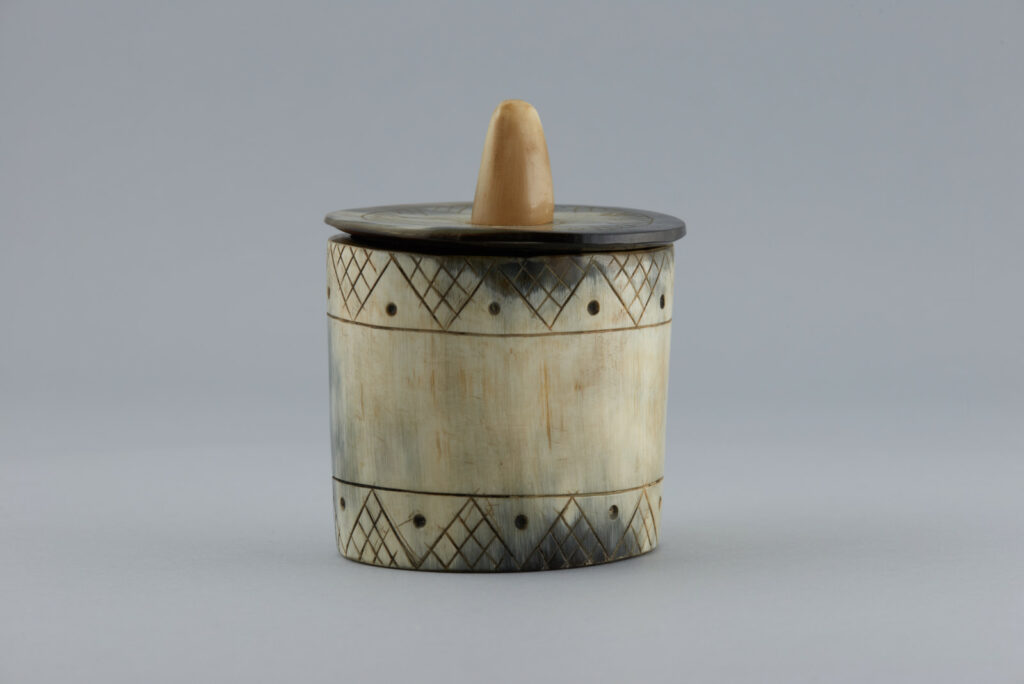 Dóza na cigarety z rohoviny