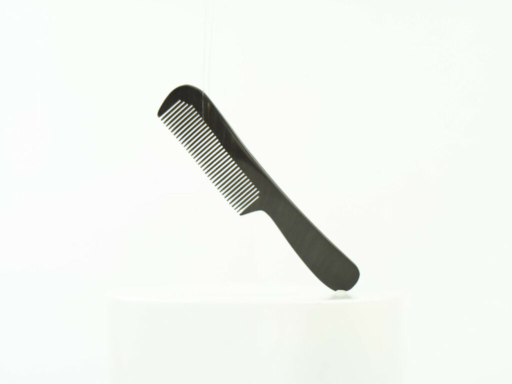 Hrebeň rohovinový