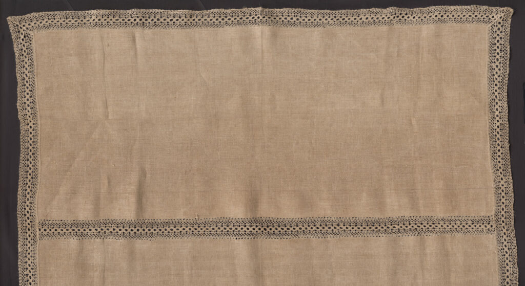 Obrus s paličkovanou čipkou