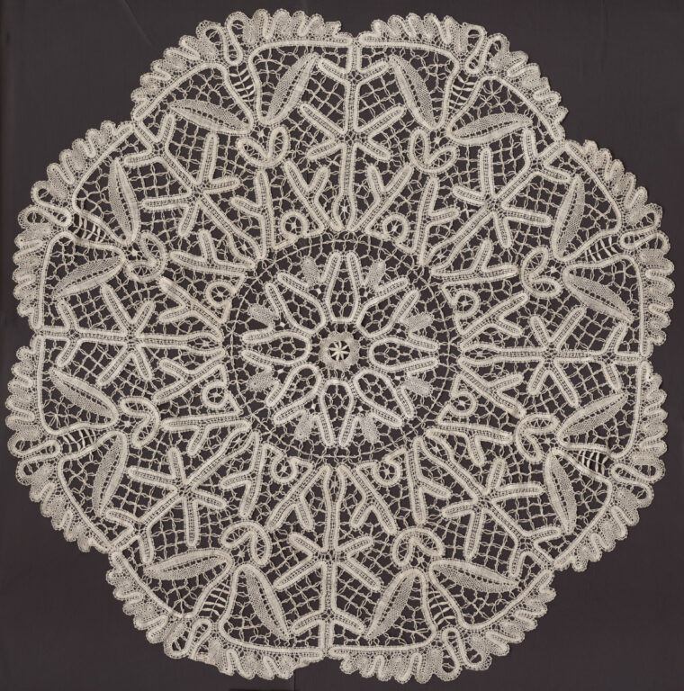 Prikrývka paličkovaná