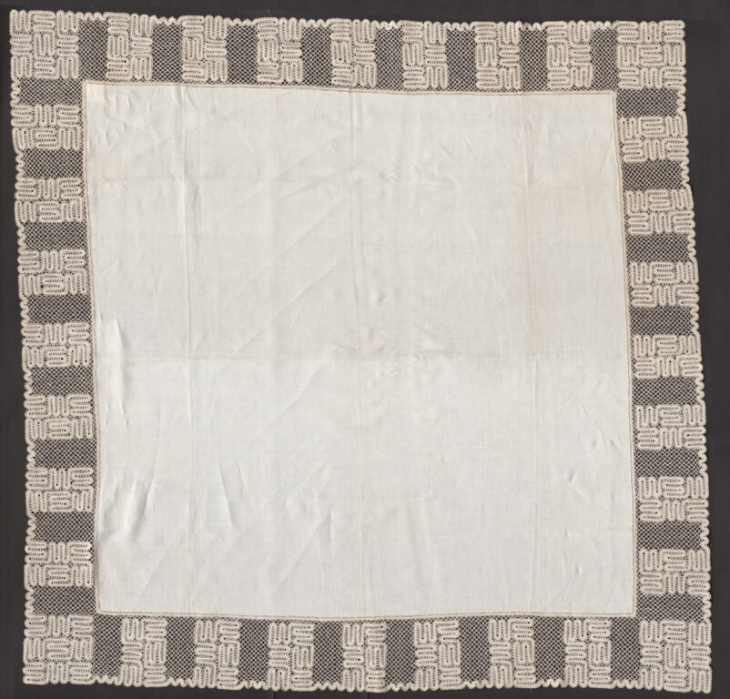 Obrus s paličkovanou čipkou