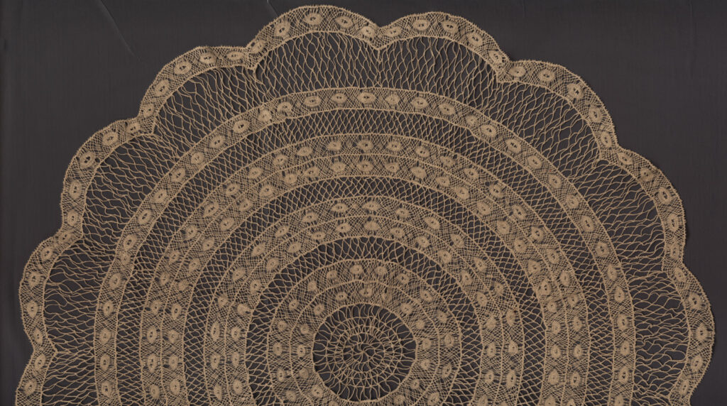 Prikrývka paličkovaná