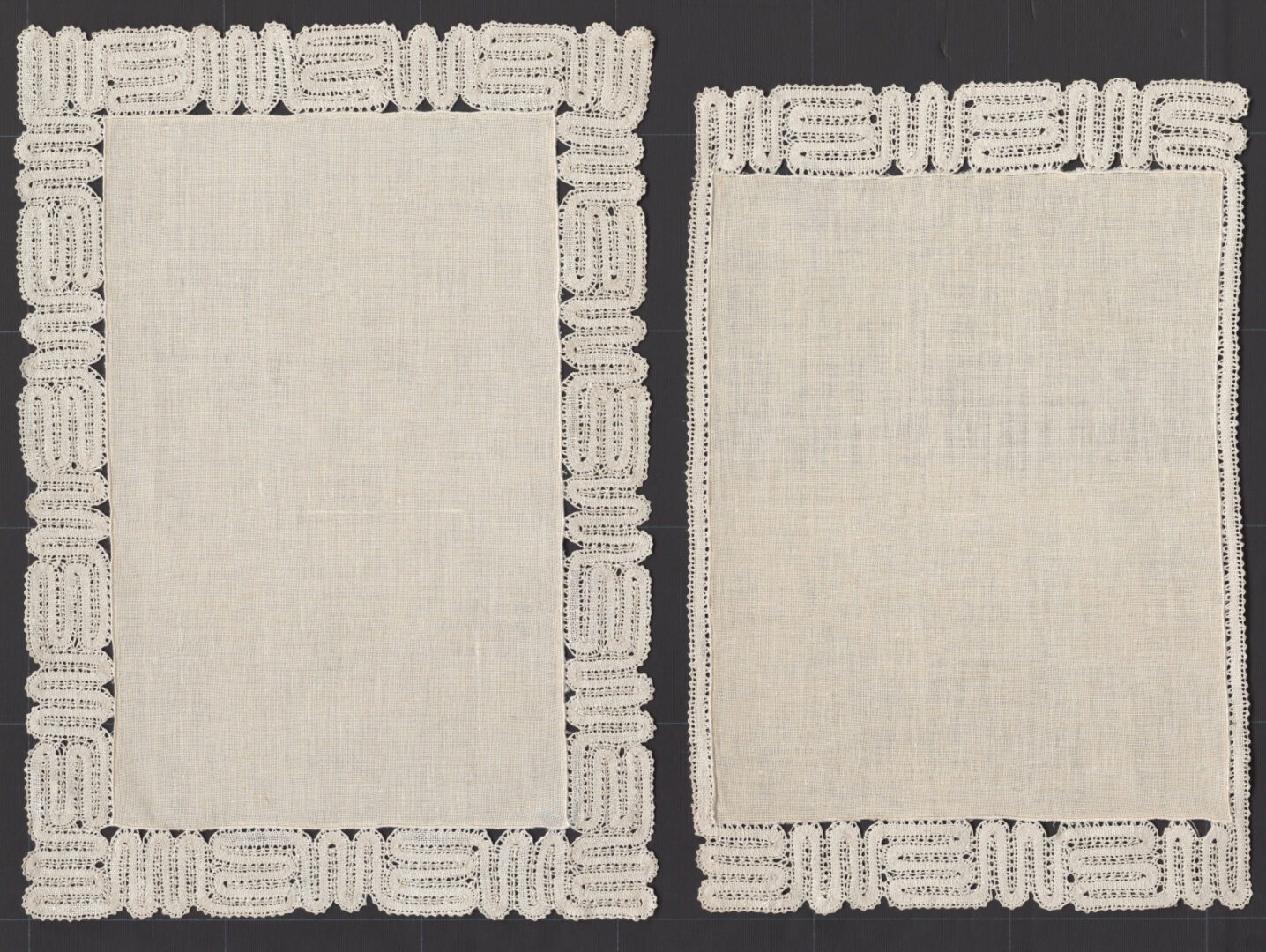 Prestieranie úsporné s paličkovanou čipkou