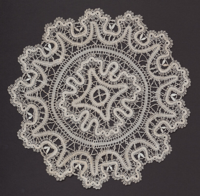 Prikrývka paličkovaná