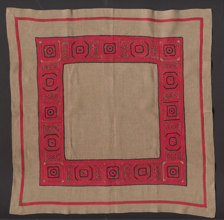 Prikrývka vyšívaná