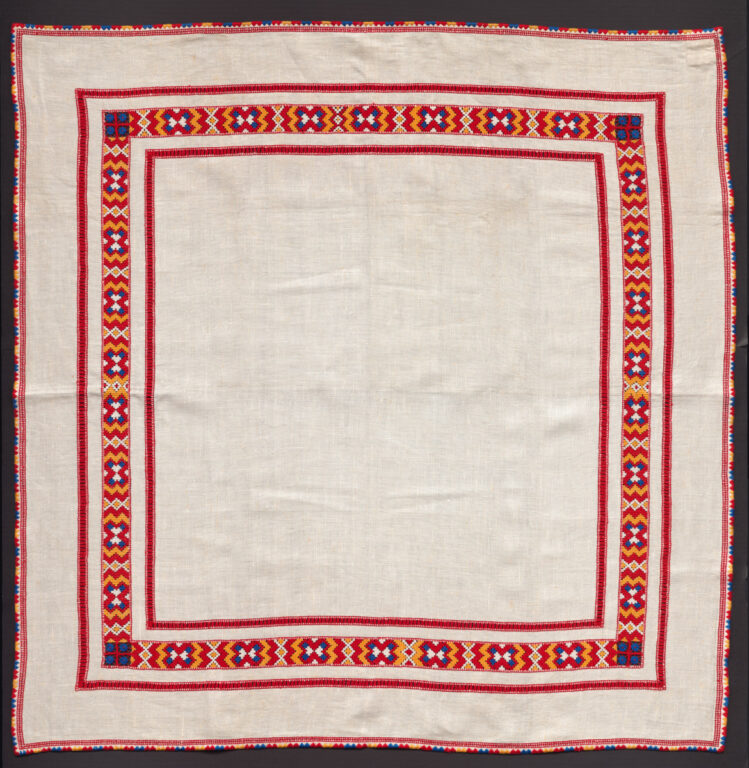 Prikrývka vyšívaná