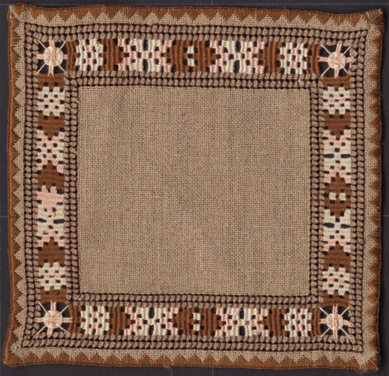 Prikrývka vyšívaná