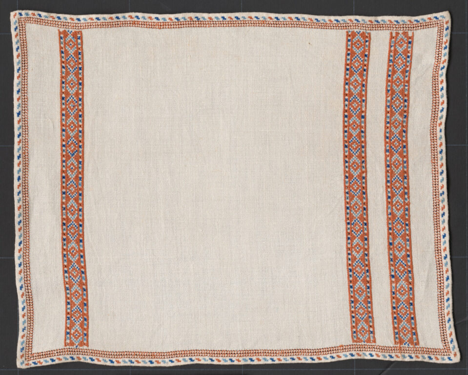 Prikrývka vyšívaná