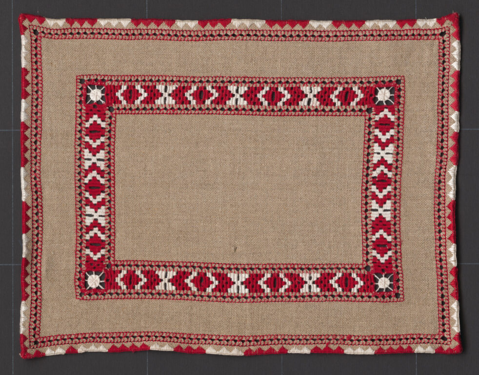 Prikrývka vyšívaná