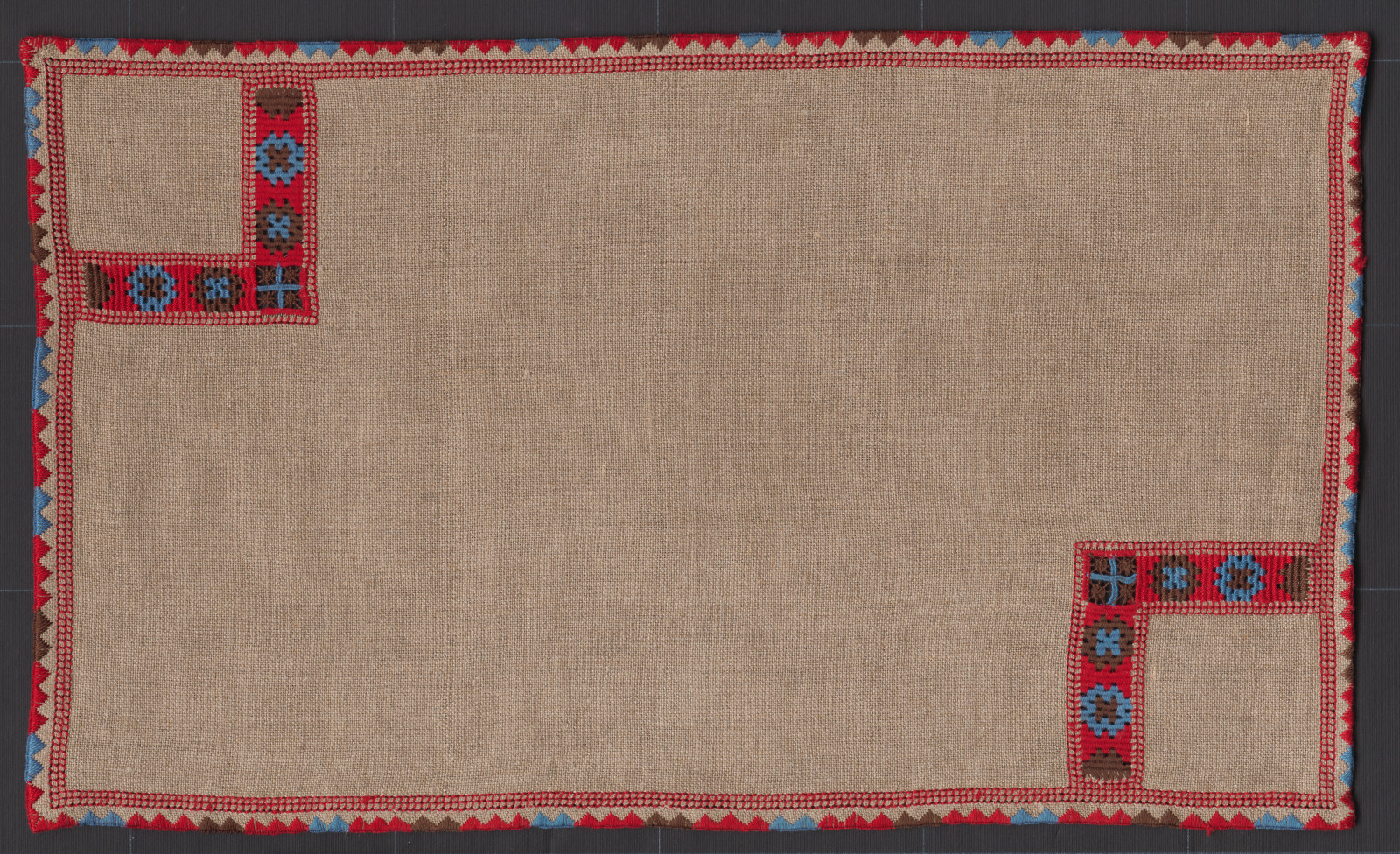 Prikrývka vyšívaná