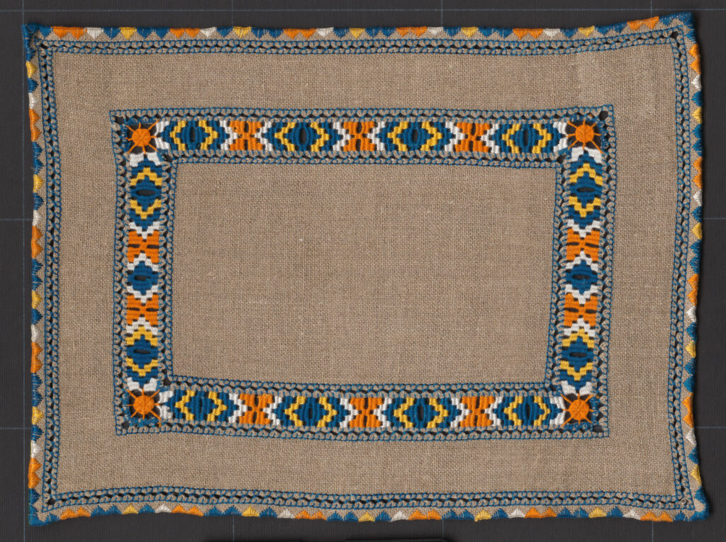 Prikrývka vyšívaná