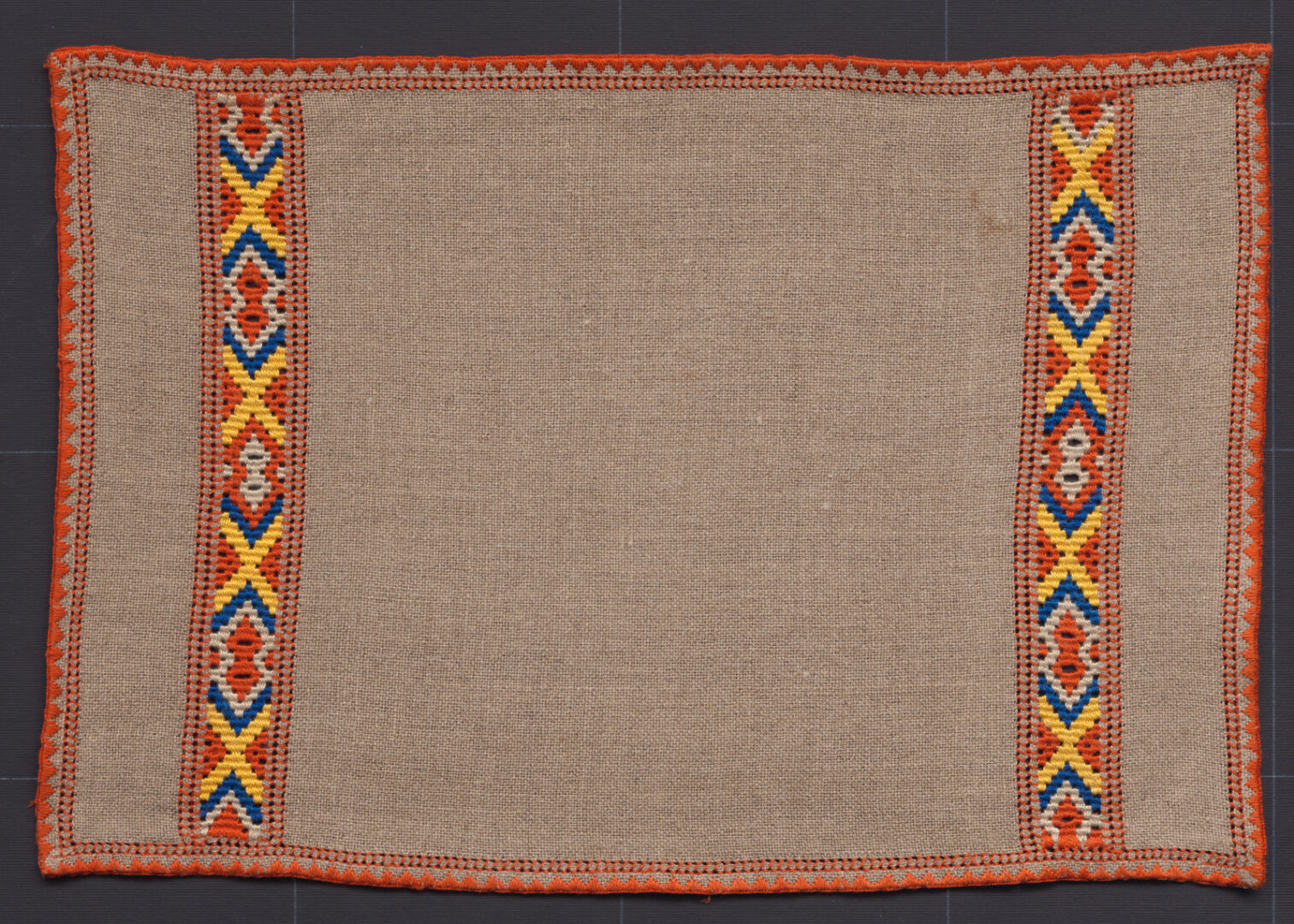 Prikrývka vyšívaná