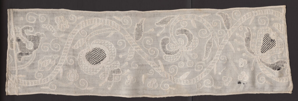 Výšivka prelamovaná