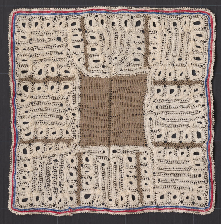 Prikrývka paličkovaná