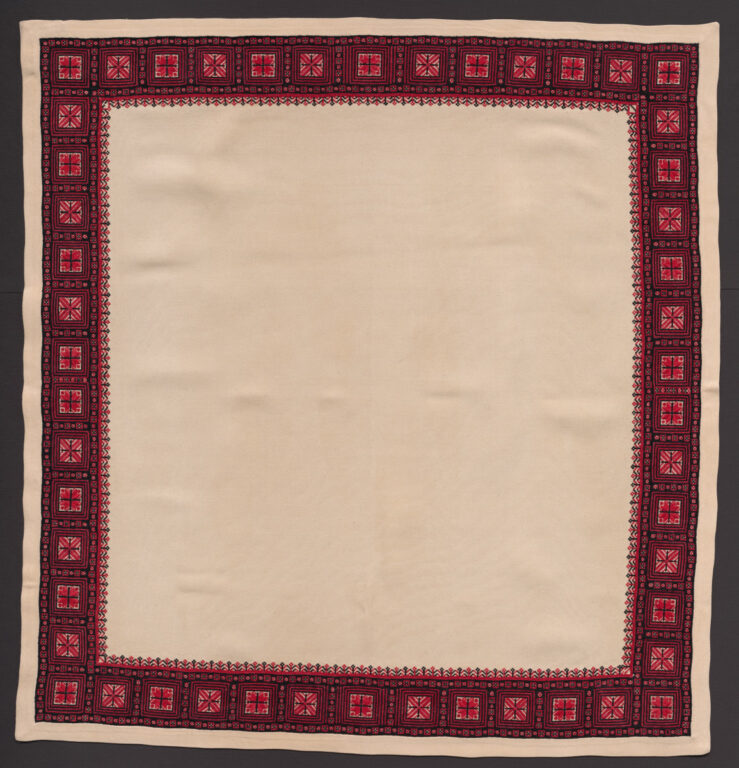 Prikrývka vyšívaná