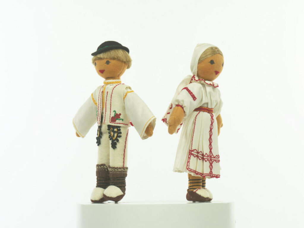 Bábika krojovaná, pár