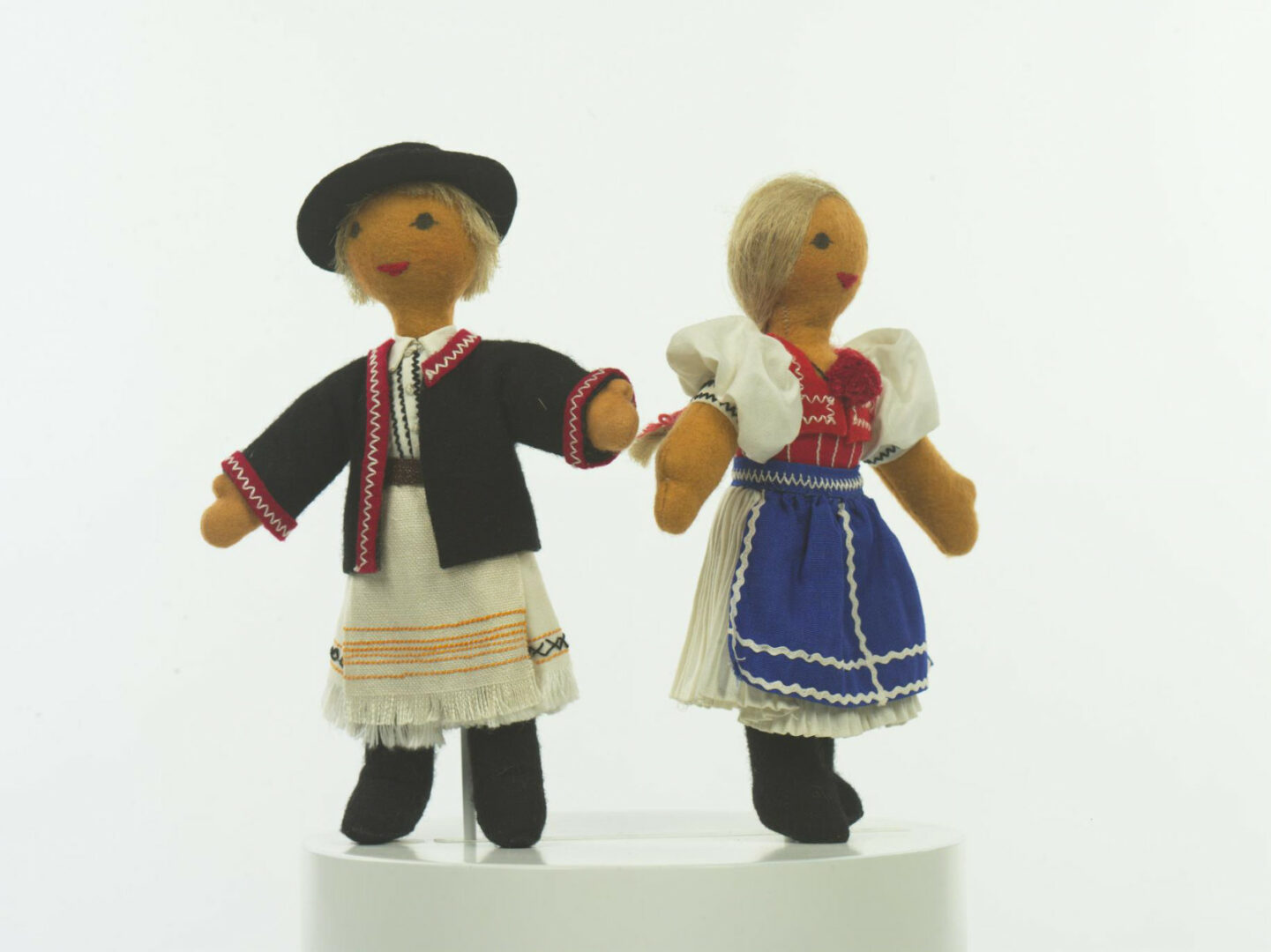 Bábika krojovaná, pár