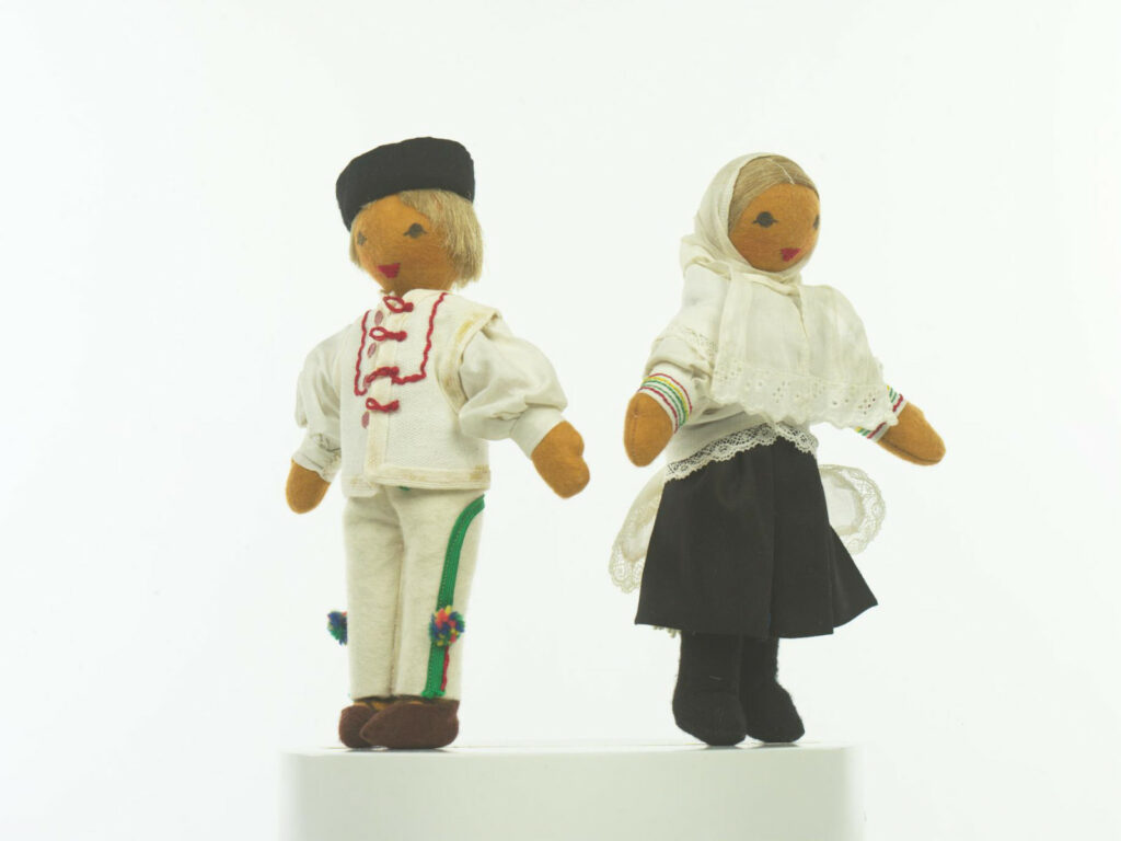 Bábika krojovaná, pár