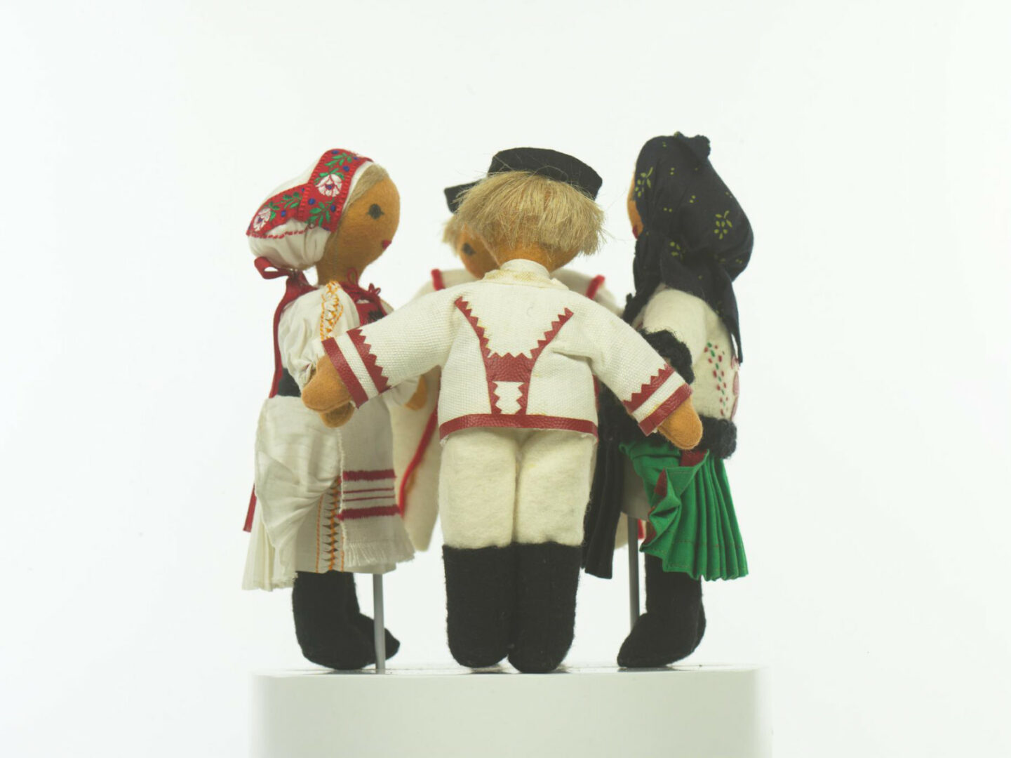 Bábika krojovaná, 2 páry