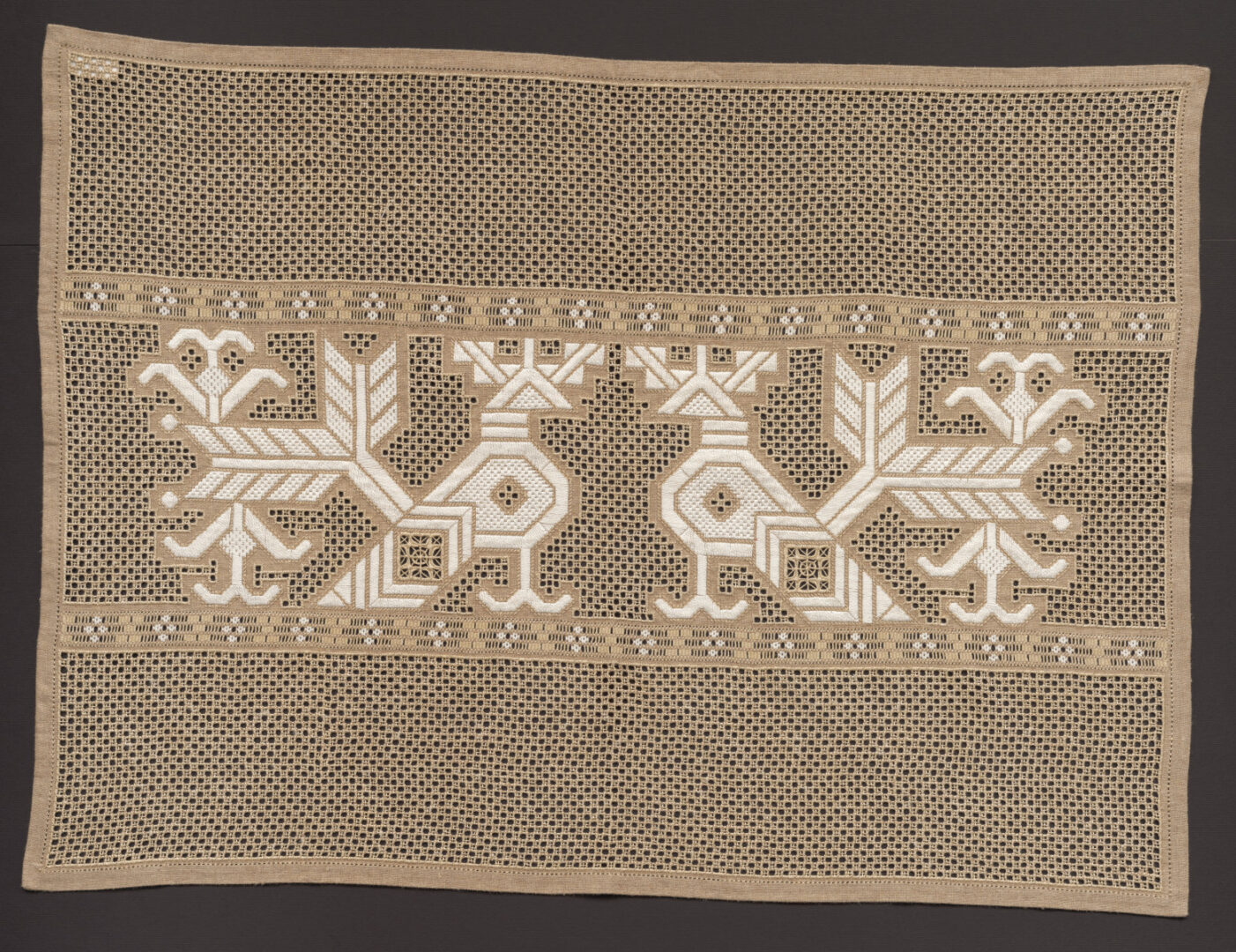 Prikrývka vyšívaná