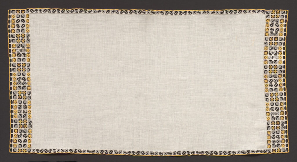 Prikrývka vyšívaná