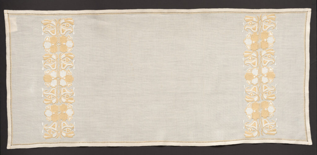 Prikrývka vyšívaná