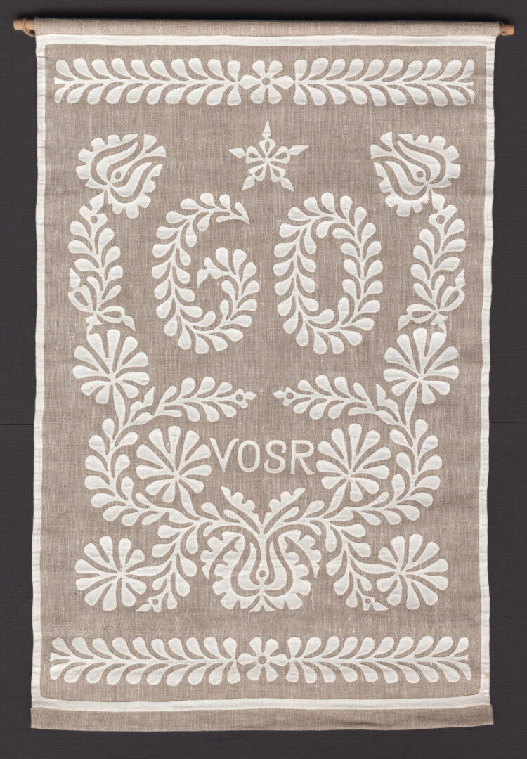 Záves s trakovickou aplikáciou